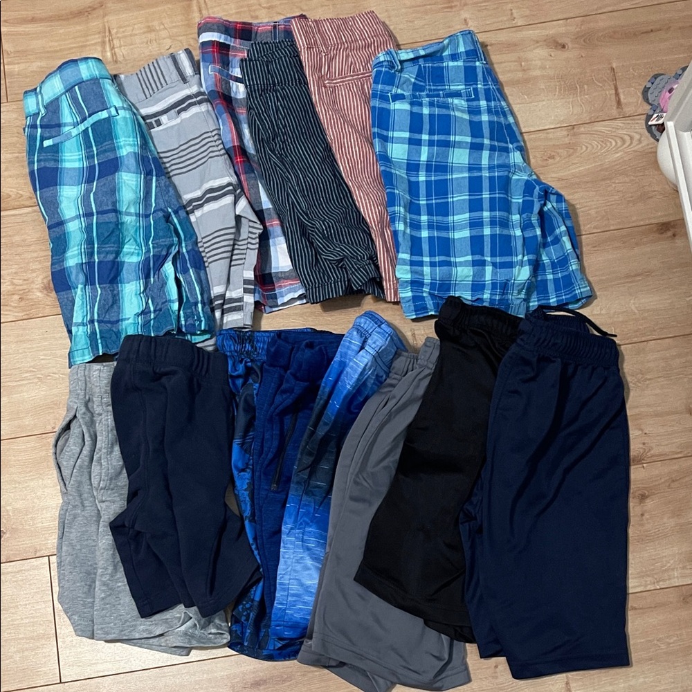 The Children's Place Kids Shorts - Blue, Gray, Red, Black. Size 7/8